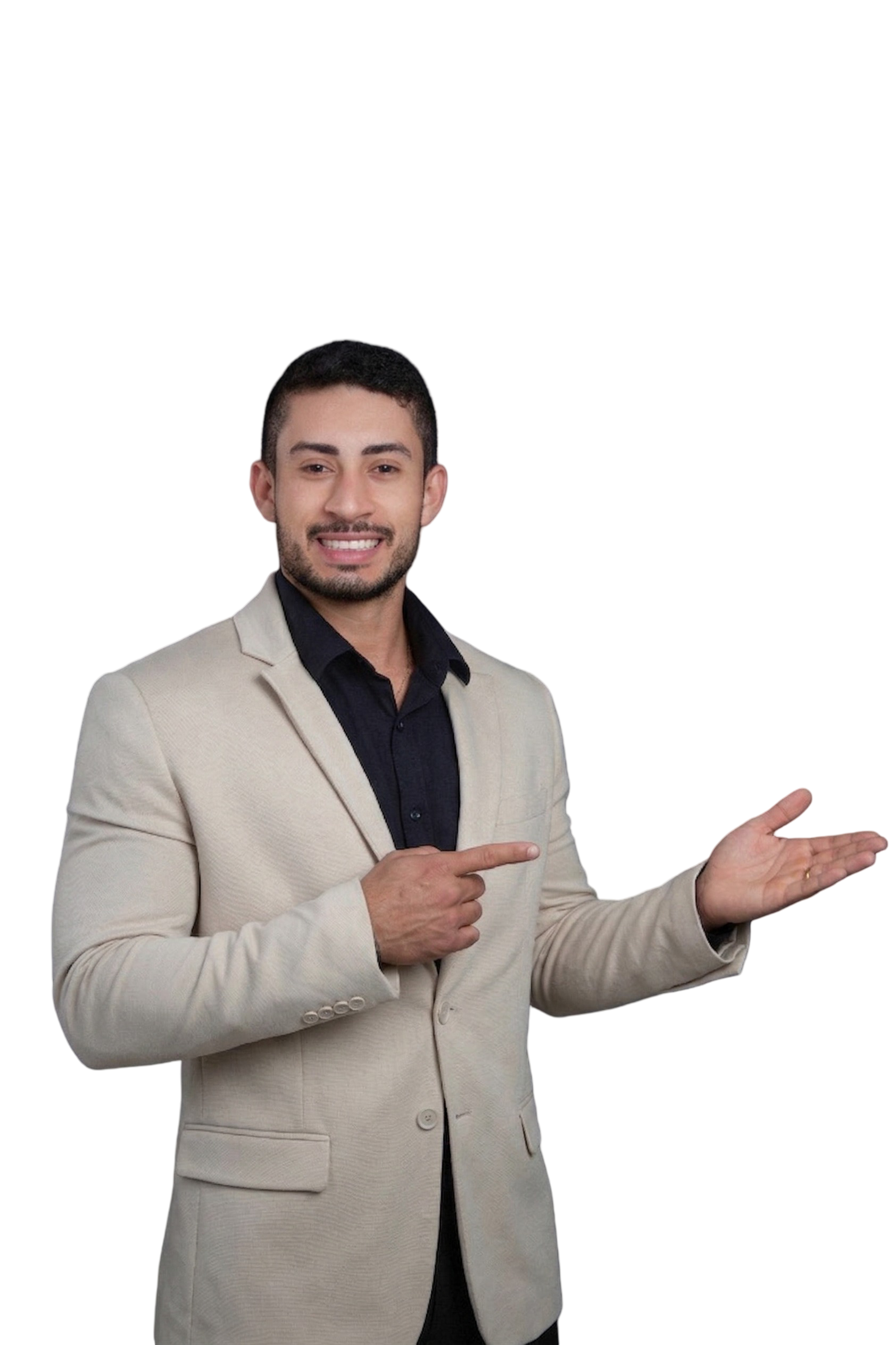 Isaac Constantino apontando para chamada de ação